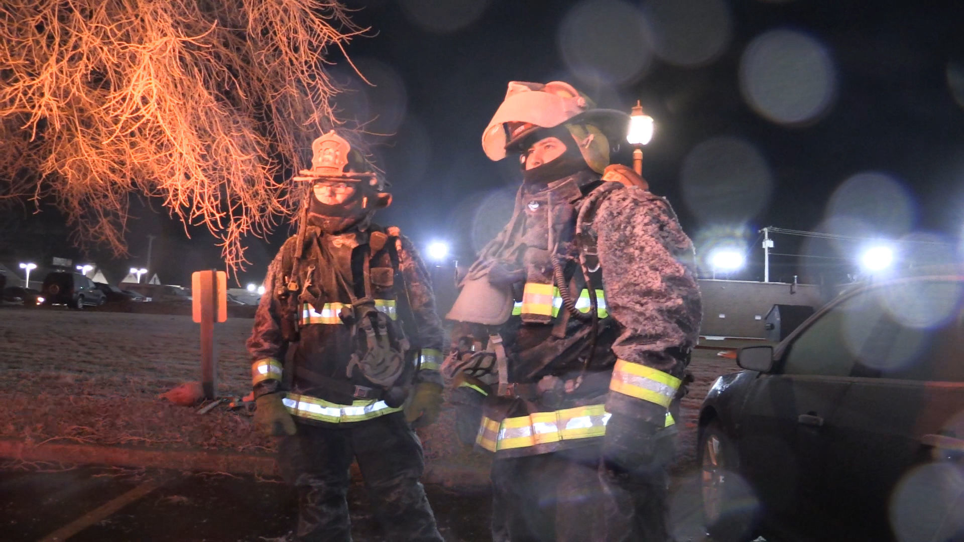 Firefighters continue to battle apartment building fire